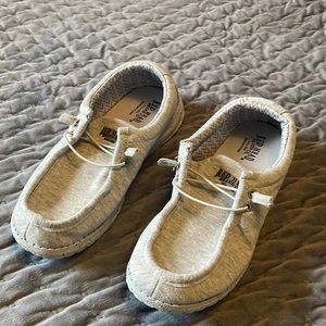 Hey Dudes comparable